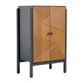 Moderne Kast met Houten Deuren en Gestileerde Patronen